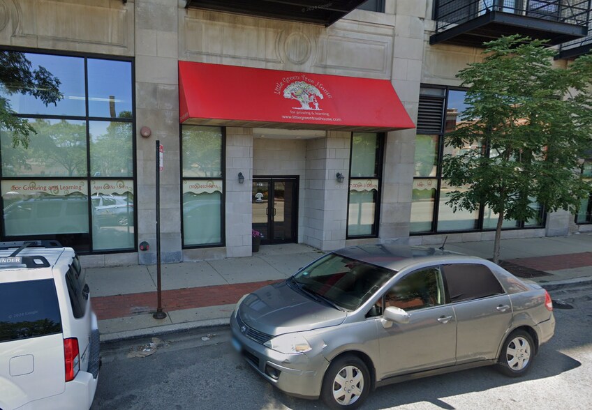 Primary Photo Of 118 S Ashland Ave, Chicago General Retail For Lease