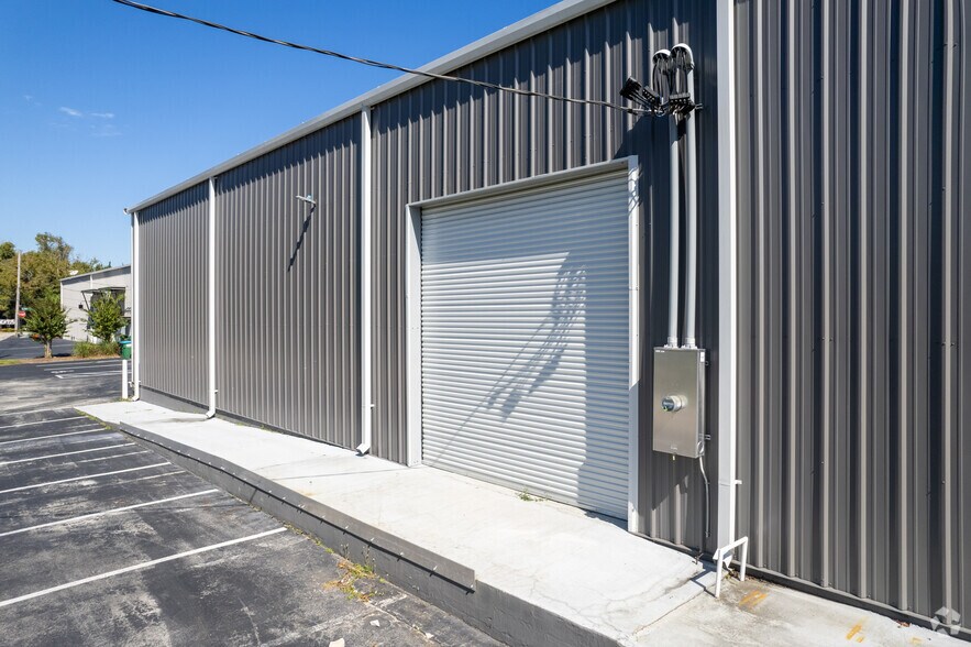More Photos Of 711 Commercial Dr, Daytona Beach Manufacturing For Lease