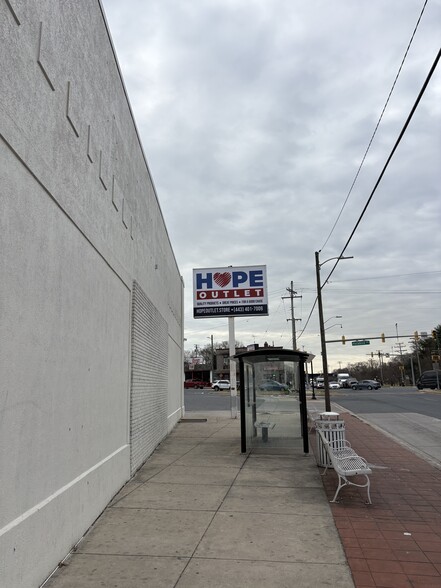 More Photos Of 1725 Dundalk Ave, Baltimore Convenience Store For Sale