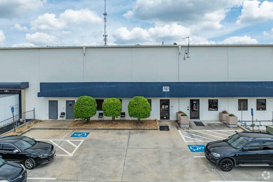 More Photos Of 7137 Southlake Pky, Morrow Warehouse For Lease