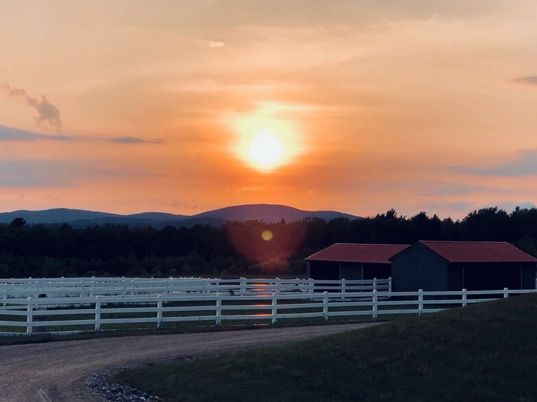 More Photos Of 16 Burke Rd, Peterborough Specialty For Sale