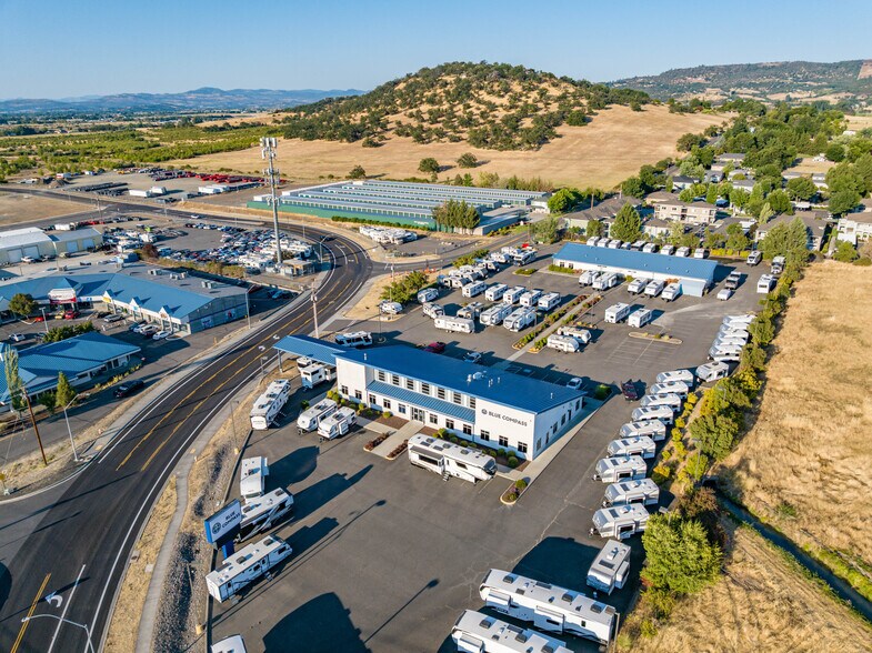 More Photos Of 3976 Crater Lake Ave, Medford Auto Dealership For Lease