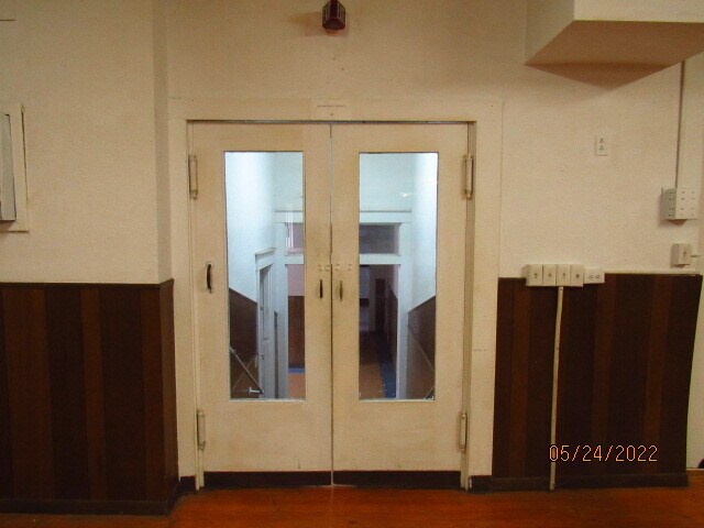 More Photos Of 301 N Washington St, Ardmore Distribution For Sale