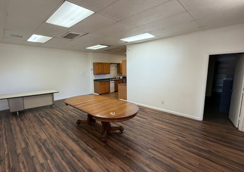 More Photos Of 2024-2026 N Van Ness Blvd, Fresno Storefront Retail Office For Lease