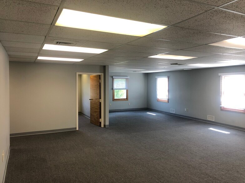 More Photos Of 146 New Britain Ave, Plainville Medical For Lease