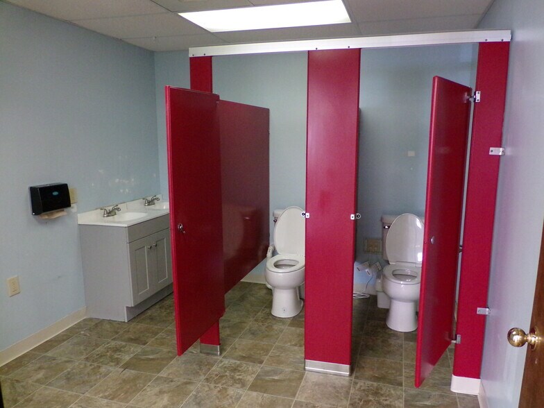 More Photos Of 401 Gilford Ave, Gilford Office For Lease
