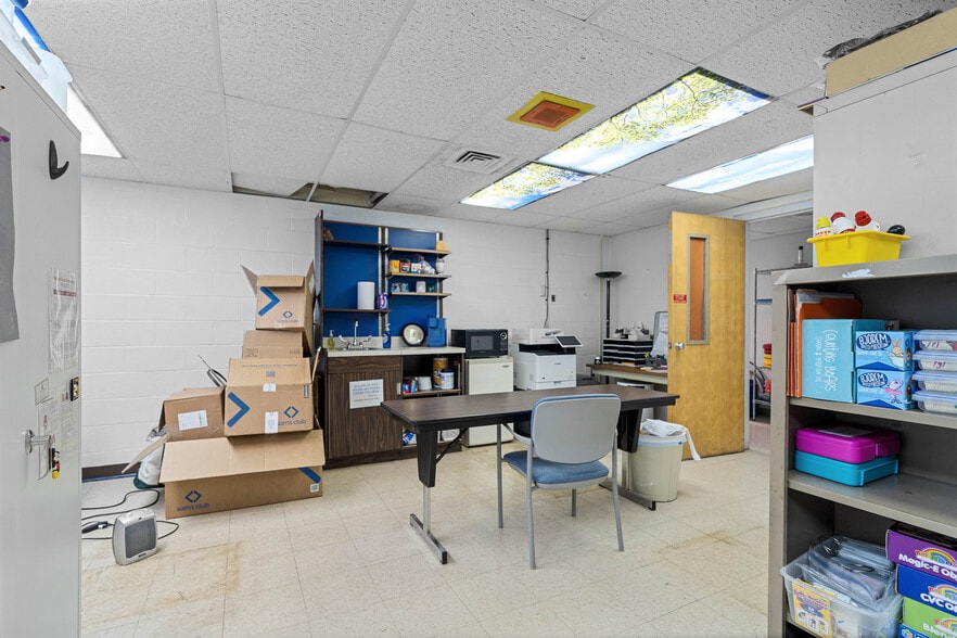 More Photos Of 94 Hospital St, Ridgway Specialty For Sale