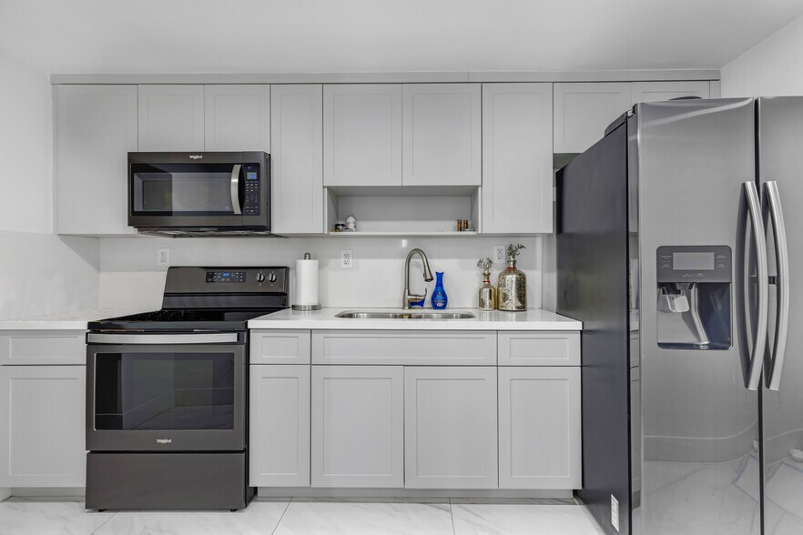 More Photos Of 1235 NW 54th St, Miami Auto Dealership For Sale