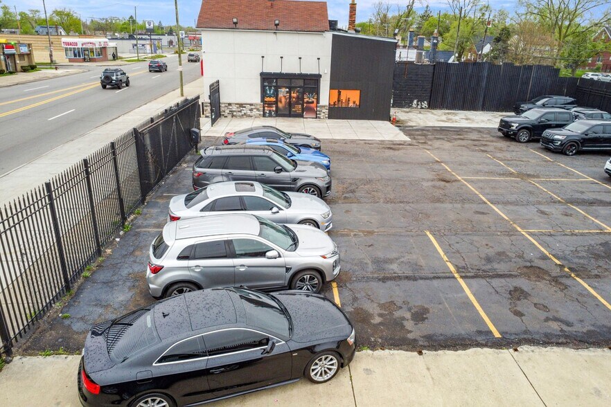 More Photos Of 19420 W Warren Ave, Detroit Auto Dealership For Sale