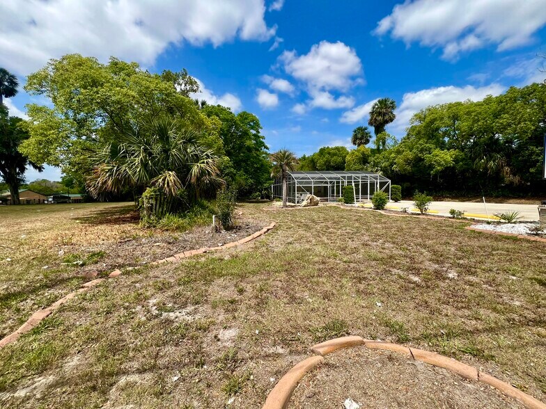 More Photos Of 317 S Volusia Ave, Orange City Freestanding For Sale