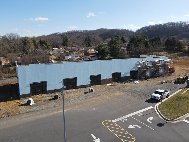 More Photos Of 110 Whitewood Blvd, Johnson City General Retail For Lease