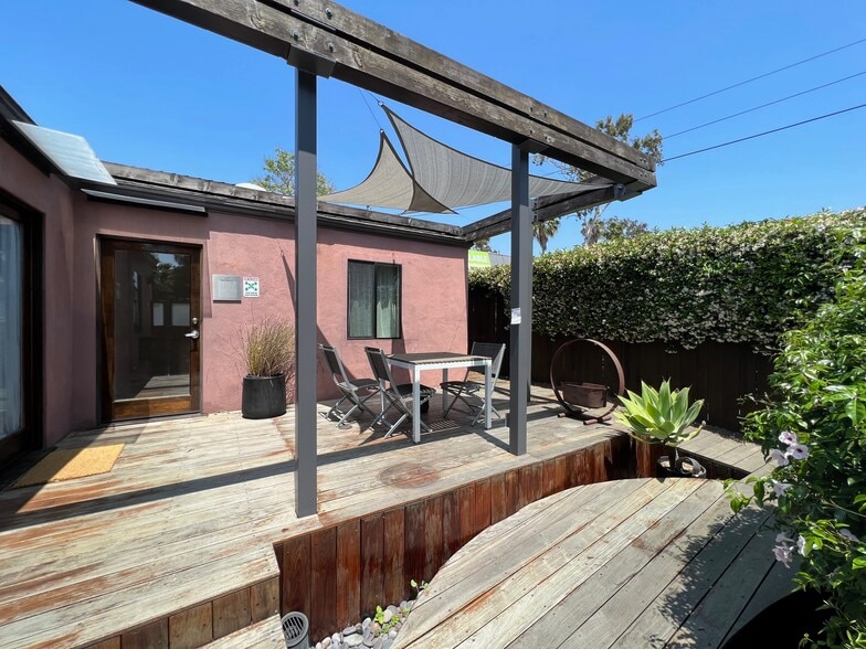 More Photos Of 3379-3383 Robertson Pl, Los Angeles Loft Creative Space For Lease