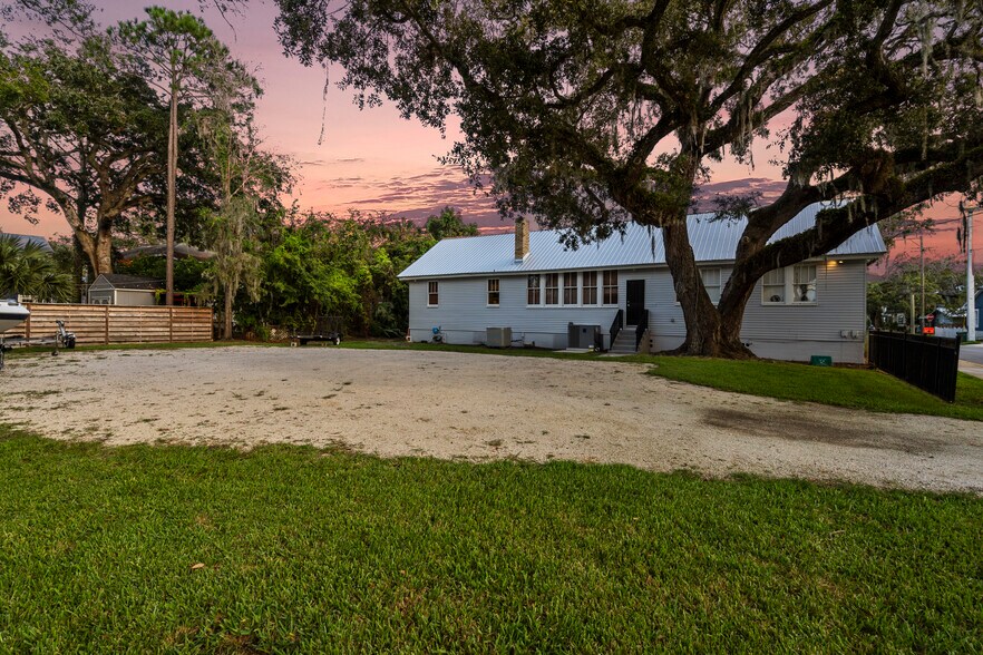 More Photos Of 19 Riberia St, Saint Augustine Office For Sale