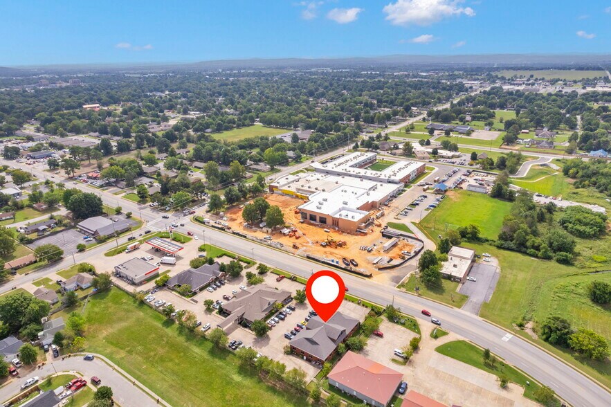 More Photos Of 2964 W Huntsville Ave, Springdale Medical For Lease