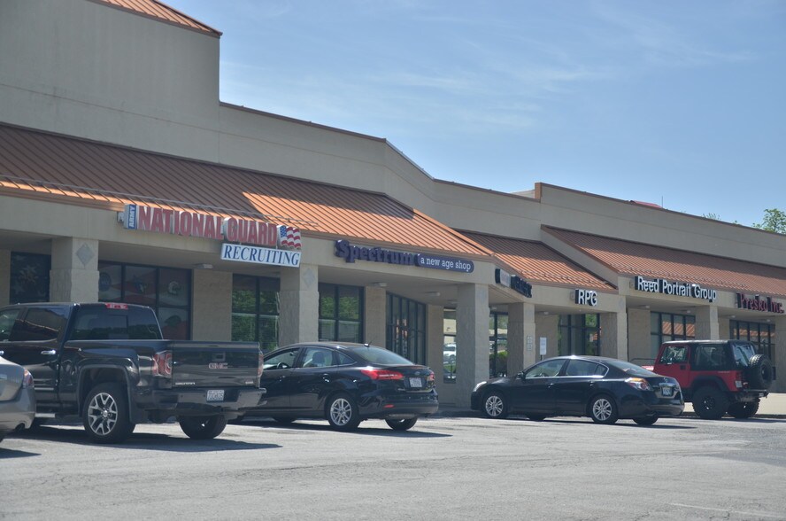 More Photos Of 7801-7835 N Oak Tfwy, Kansas City Unknown For Lease