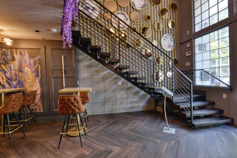 More Photos Of 12 W Peachtree Pl, Atlanta Storefront For Sale