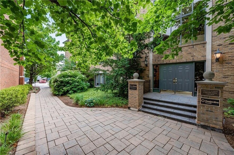 More Photos Of 2904 South Sheridan Way, Oakville Medical For Lease