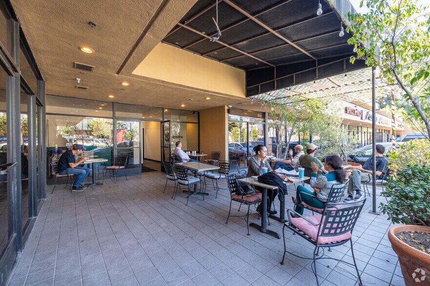 More Photos Of 3535 Cahuenga Blvd W, Studio City Storefront Retail Office For Lease