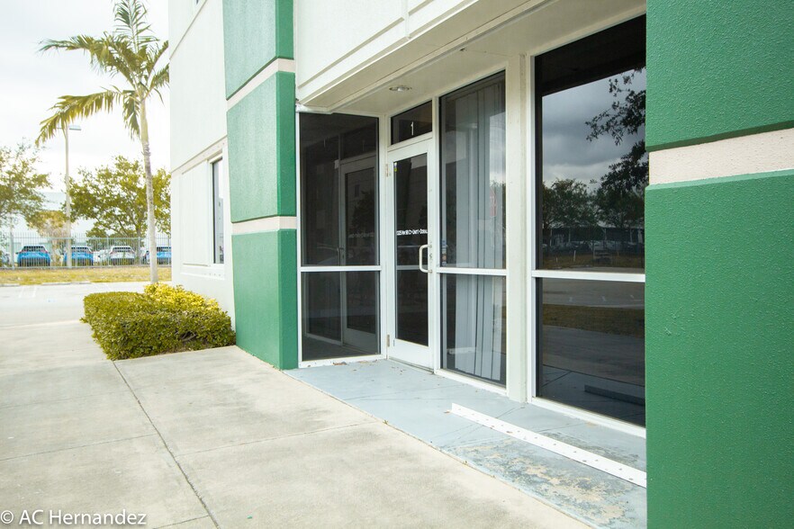 More Photos Of 1325 NW 98th Ct, Doral Warehouse For Lease