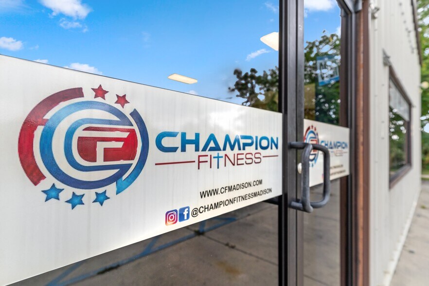 More Photos Of 140 NE Yellow Pine Ave, Madison Restaurant For Sale