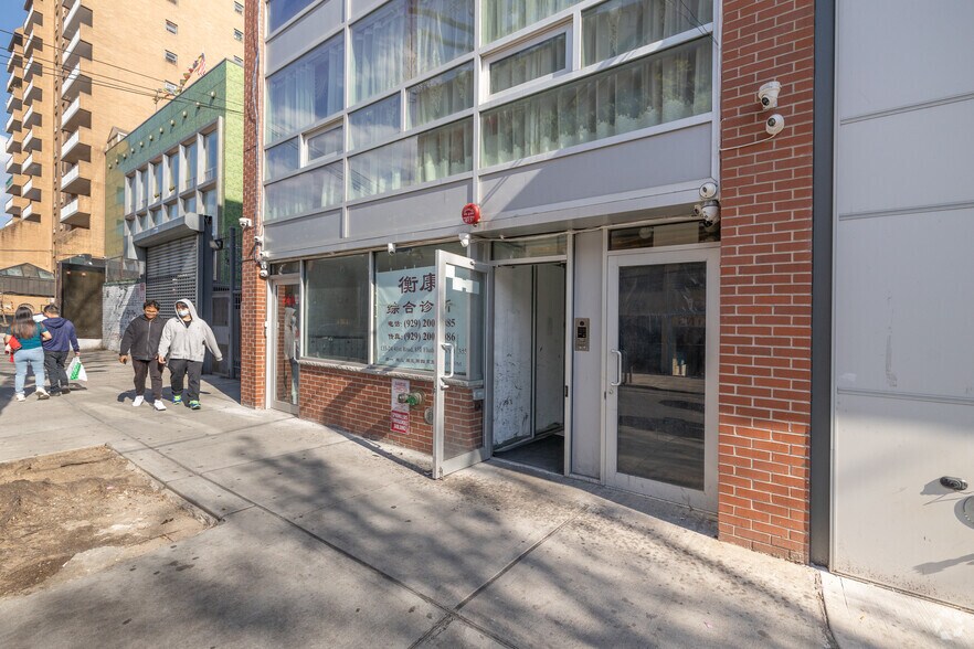 More Photos Of 13324 41st Rd, Flushing Office For Sale