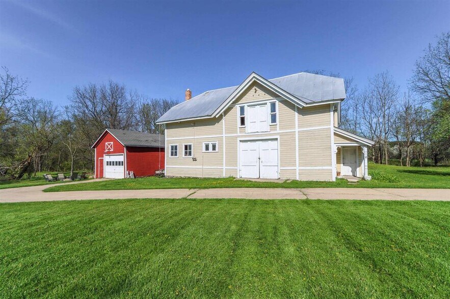 More Photos Of E3192 Apple Tree Ln, Waupaca Hospitality For Sale