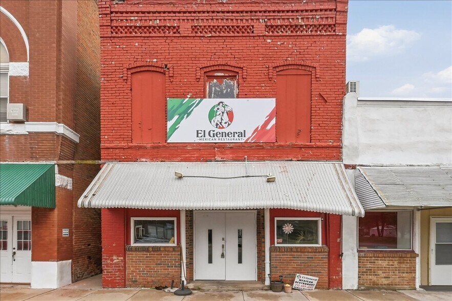 Primary Photo Of 405 Main St, Silver City Restaurant For Sale