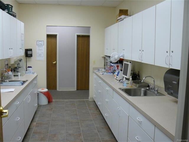 More Photos Of 27500 Hoover Rd, Warren Medical For Lease