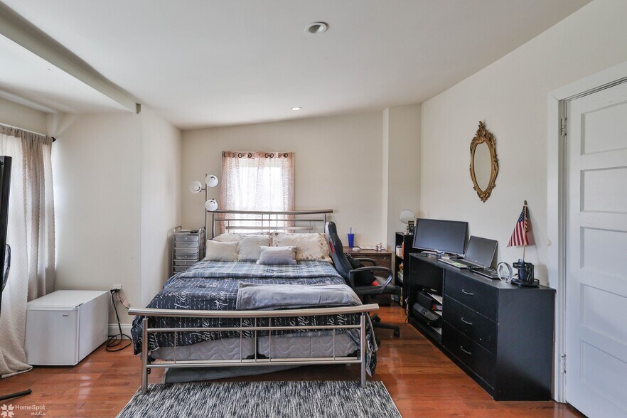 More Photos Of 2101 W Liberty St, Allentown Bar For Sale