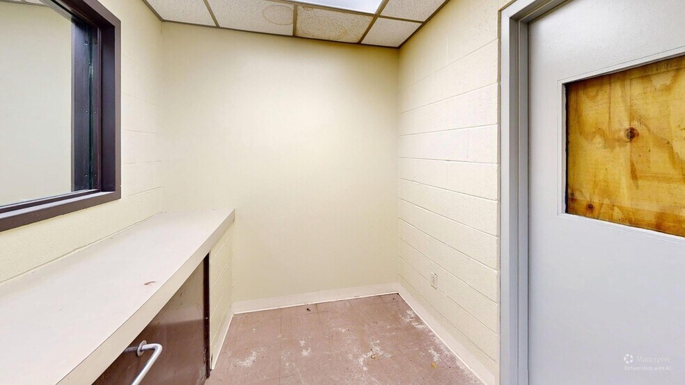 More Photos Of 401-417 N Mesquite St, Corpus Christi Bank For Lease