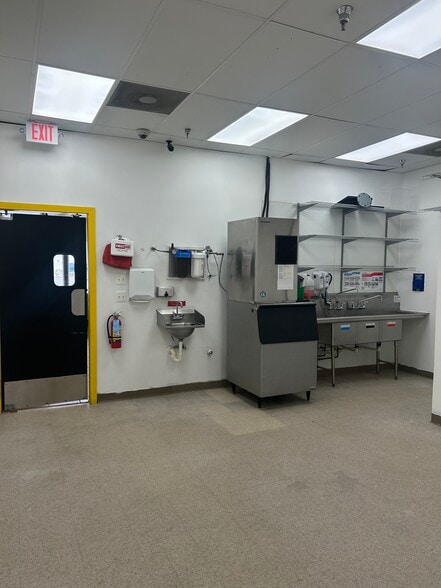 More Photos Of 428 Solomons Island Rd N, Prince Frederick General Retail For Lease