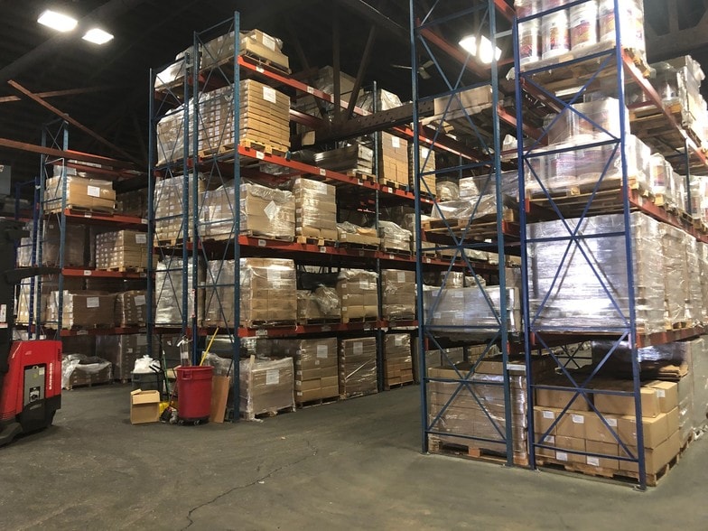 More Photos Of 16-26 Esther St, Newark Manufacturing For Lease