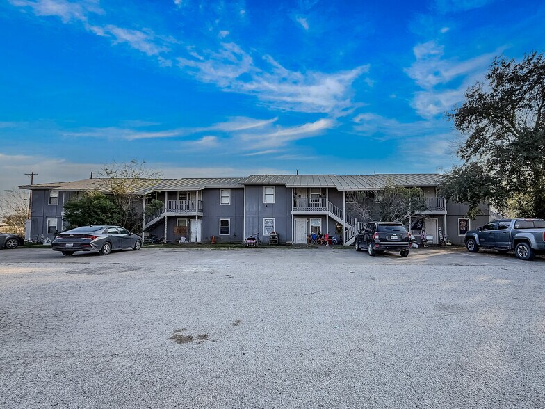 More Photos Of 1870 King David Dr, Three Rivers Apartments For Sale