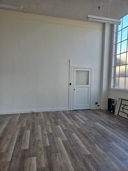 More Photos Of 5015-5025 Colorado Ave S, Seattle Warehouse For Lease