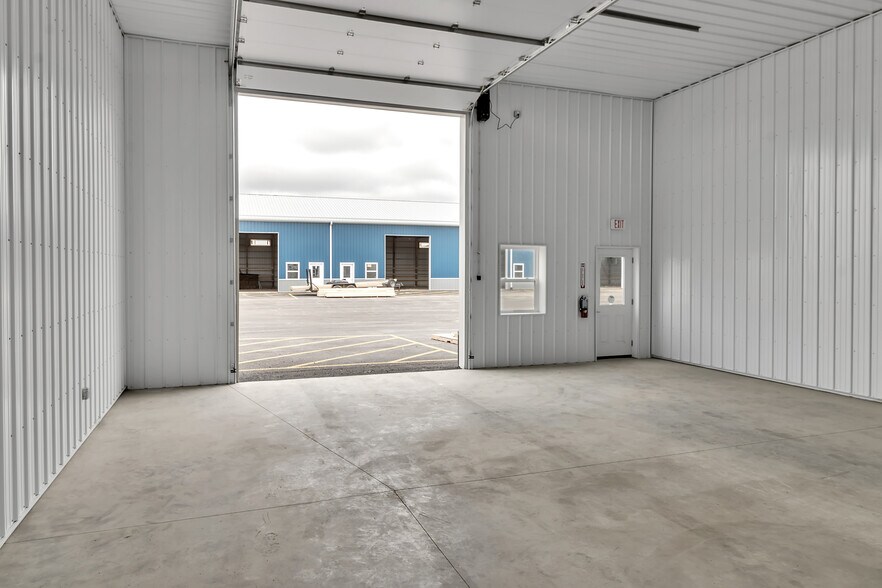 More Photos Of 800 Eastport Drive, Lancaster Warehouse For Lease