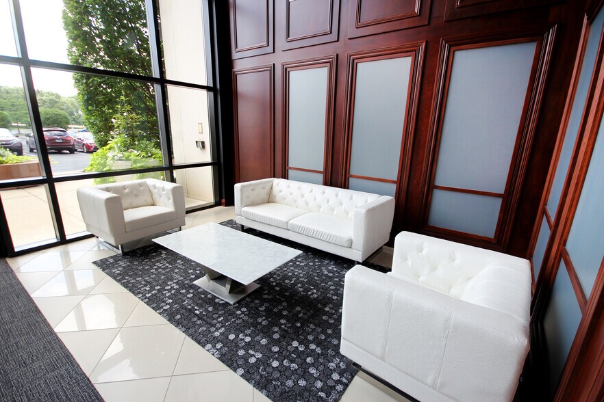 More Photos Of 150 Harvester Dr, Burr Ridge Office For Lease