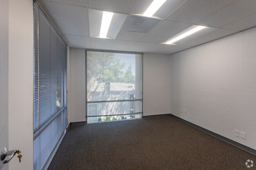 More Photos Of 2910-2960 Scott Blvd, Santa Clara Light Distribution For Lease