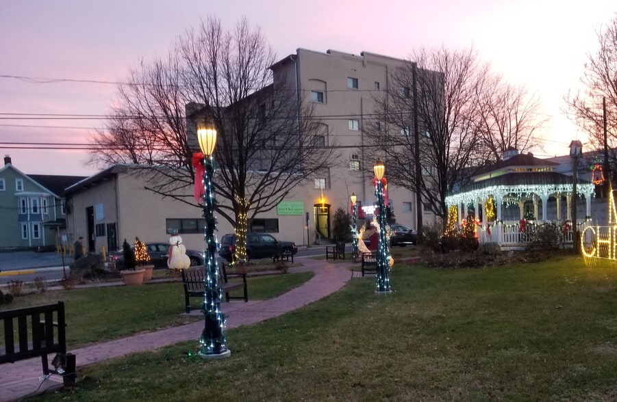 More Photos Of 52 N 2nd St, Coplay Flex For Lease