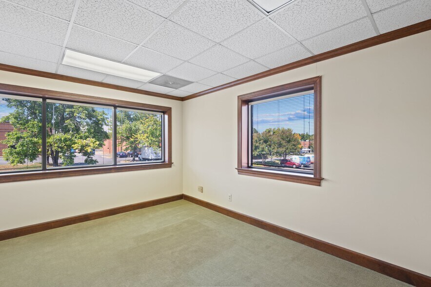 More Photos Of 350 Crompton St, Charlotte Industrial For Sale