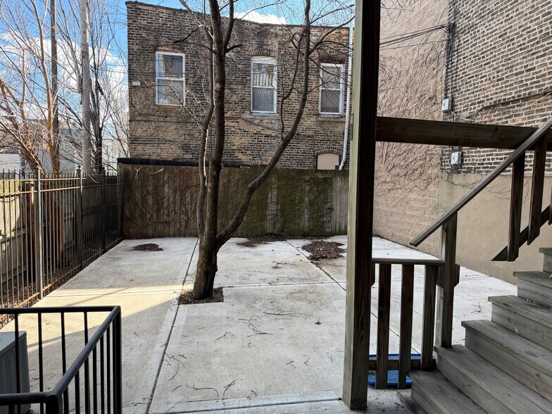 Primary Photo Of 2057 W Chicago Ave, Chicago General Retail For Lease