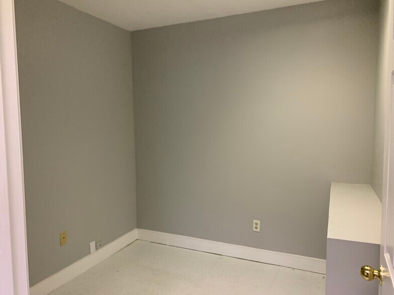 More Photos Of 3108 N Parham Rd, Richmond Office For Lease