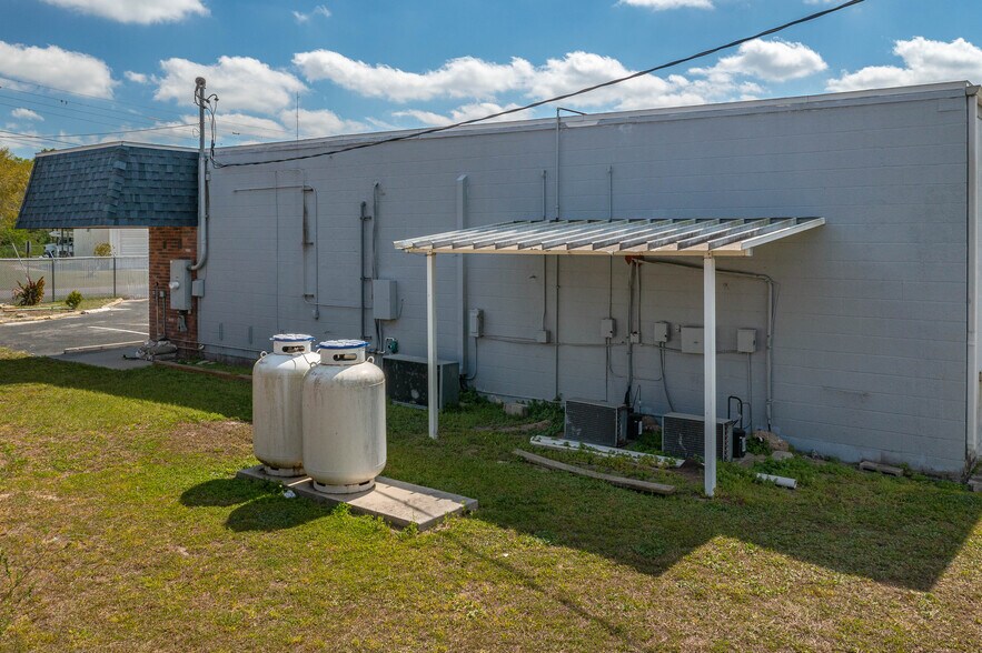 More Photos Of 174 NW 9th ave, Mulberry Distribution For Sale