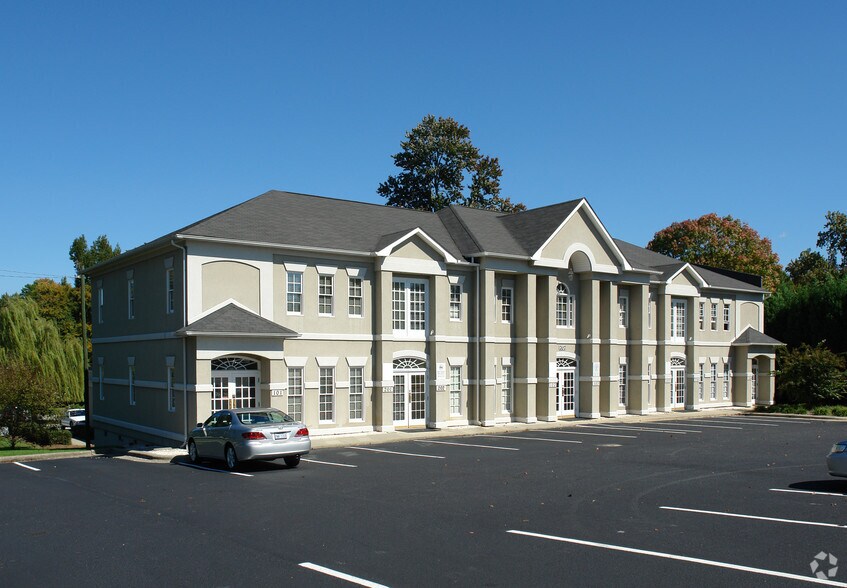 More Photos Of 707 Westchester Dr, High Point Unknown For Lease