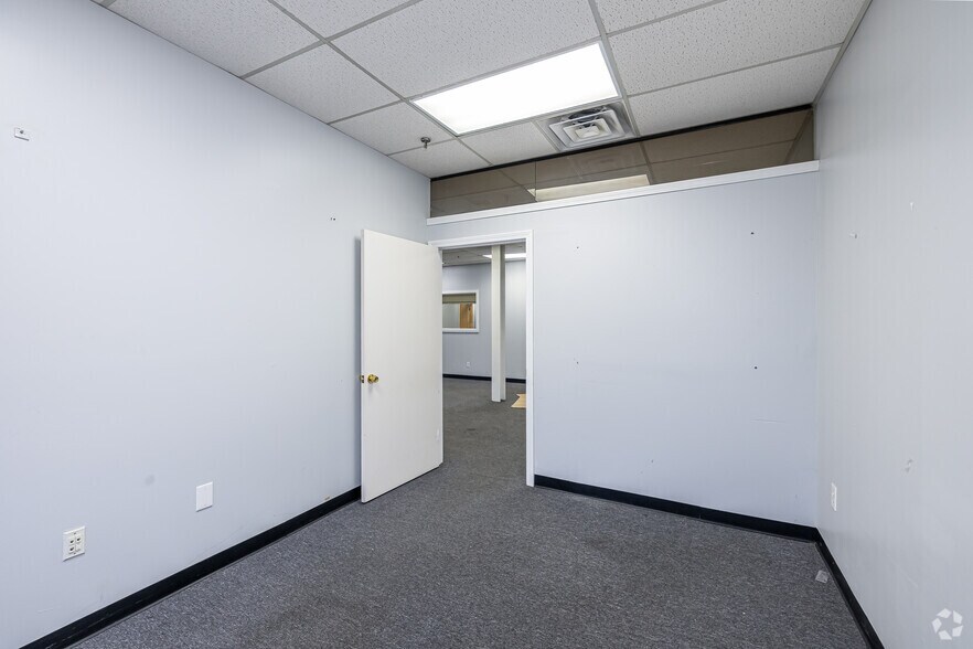 More Photos Of 125 McKee St, East Hartford Warehouse For Lease