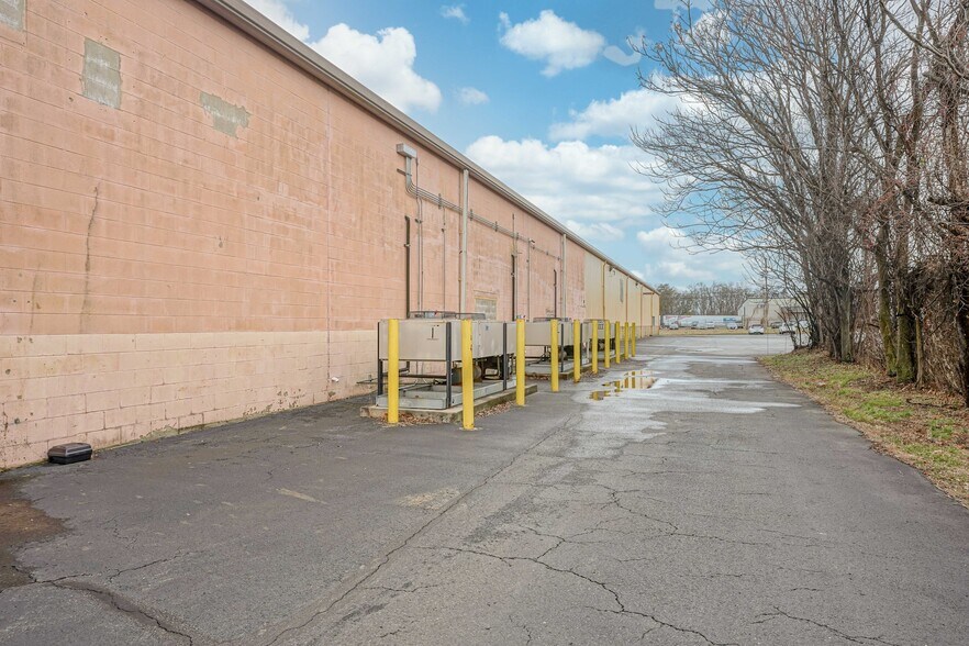 More Photos Of 49 Ironside Ct, Willingboro Manufacturing For Lease