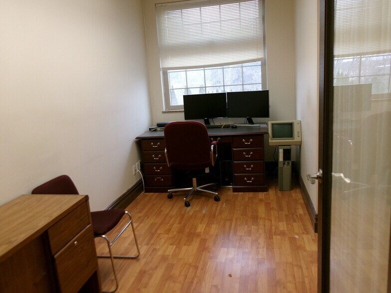 More Photos Of 24 Newark Pompton Tpke, Little Falls Office For Lease