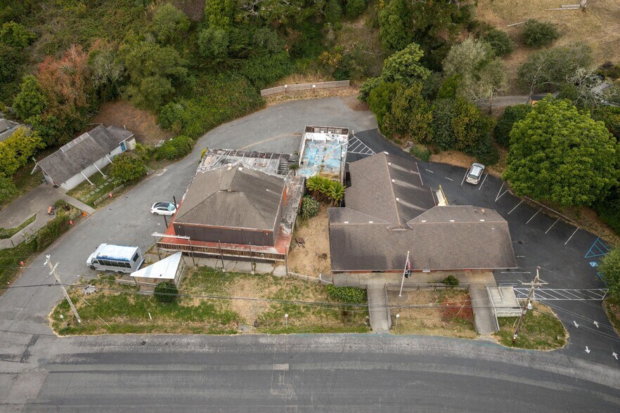 More Photos Of 16-22 Brighton Avenue, Bolinas General Retail For Sale