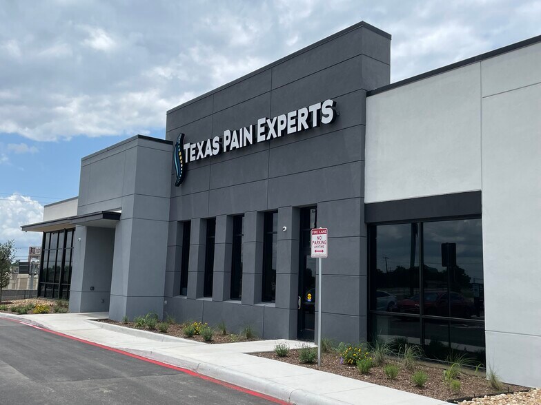 More Photos Of 3202 Cherry Ridge Dr, San Antonio Medical For Lease