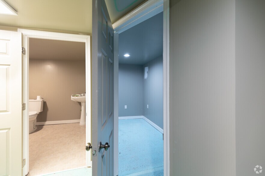 More Photos Of 300-304 N Robinson St, Richmond Freestanding For Sale