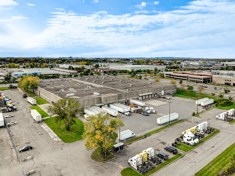More Photos Of 2001 Boul Des Sources, Pointe-claire Warehouse For Lease